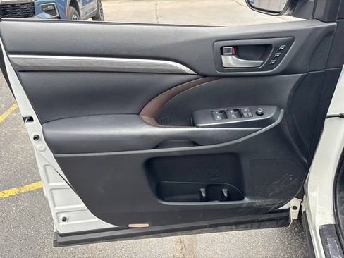 Used 2018 Toyota Highlander Limited AWD/4WD image 15