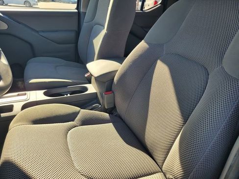 Used 2016 Nissan Frontier SV image 11