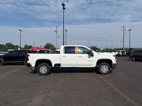 Used 2023 Chevrolet Silverado 2500 LT w/ Convenience Package AWD/4WD image 2