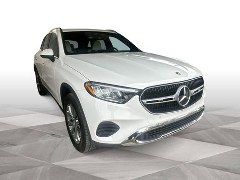 Used 2026 Mercedes-Benz GLC 300 image 2