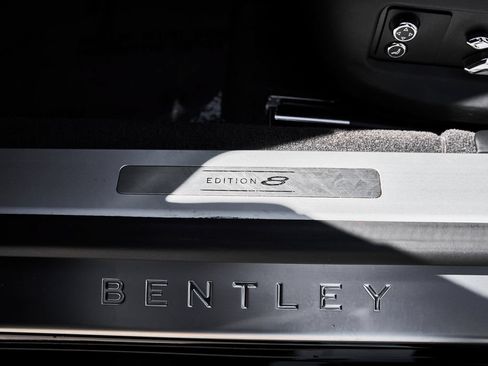 Used 2024 Bentley Flying Spur V8 AWD/4WD image 37