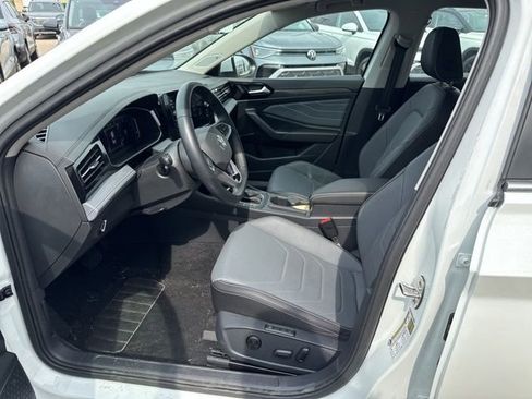 Used 2025 Volkswagen Jetta SEL image 17