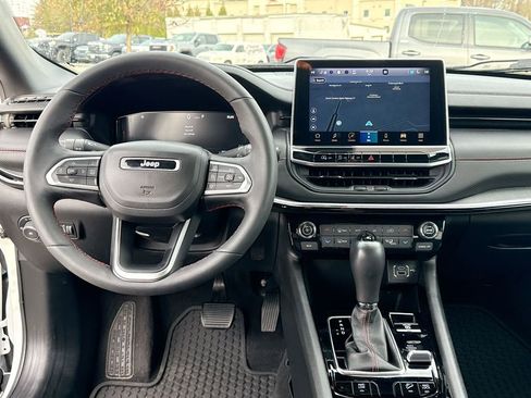 Used 2023 Jeep Compass Trailhawk w/ Trailhawk Elite Group image 24