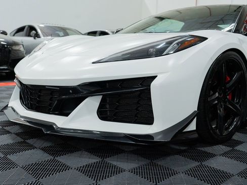 Used 2023 Chevrolet Corvette Z06 w/ Z07 Performance Package RWD image 11