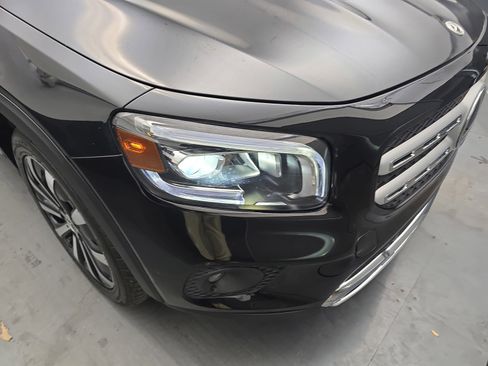 Used 2021 Mercedes-Benz GLB 250 w/ Premium Package image 10