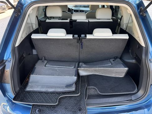 Used 2018 Volkswagen Tiguan SE FWD image 18
