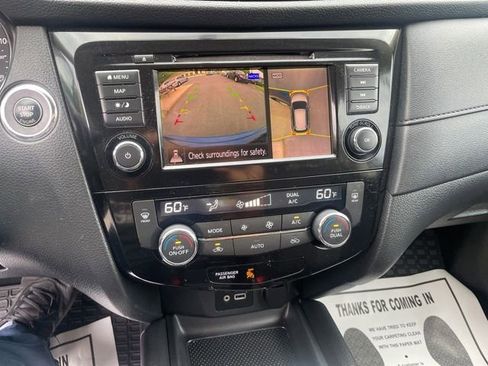 Used 2018 Nissan Rogue SV w/ Premium Package AWD/4WD image 25