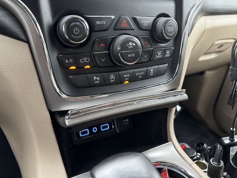 Certified 2021 Jeep Grand Cherokee Laredo AWD/4WD image 30