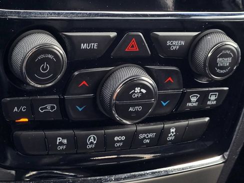 Used 2020 Jeep Grand Cherokee Altitude RWD image 24