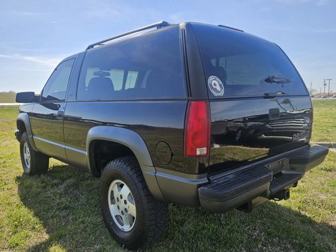 Used 1997 Chevrolet Tahoe 4WD 2-Door w/ Preferred Equipment Group 2 image 3