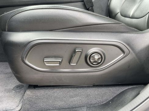 Used 2023 Jeep Grand Cherokee 4WD 4xe image 15