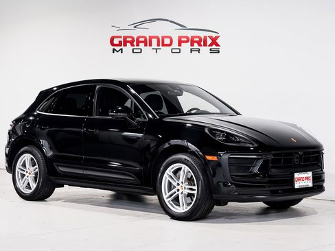 Used 2024 Porsche Macan AWD/4WD image 1