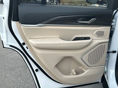 New 2026 Jeep Grand Cherokee Limited image 25