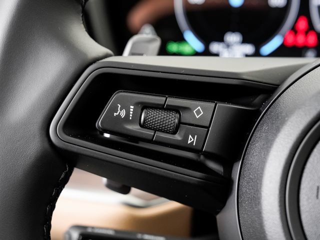 Certified 2026 Porsche Cayenne AWD/4WD image 10