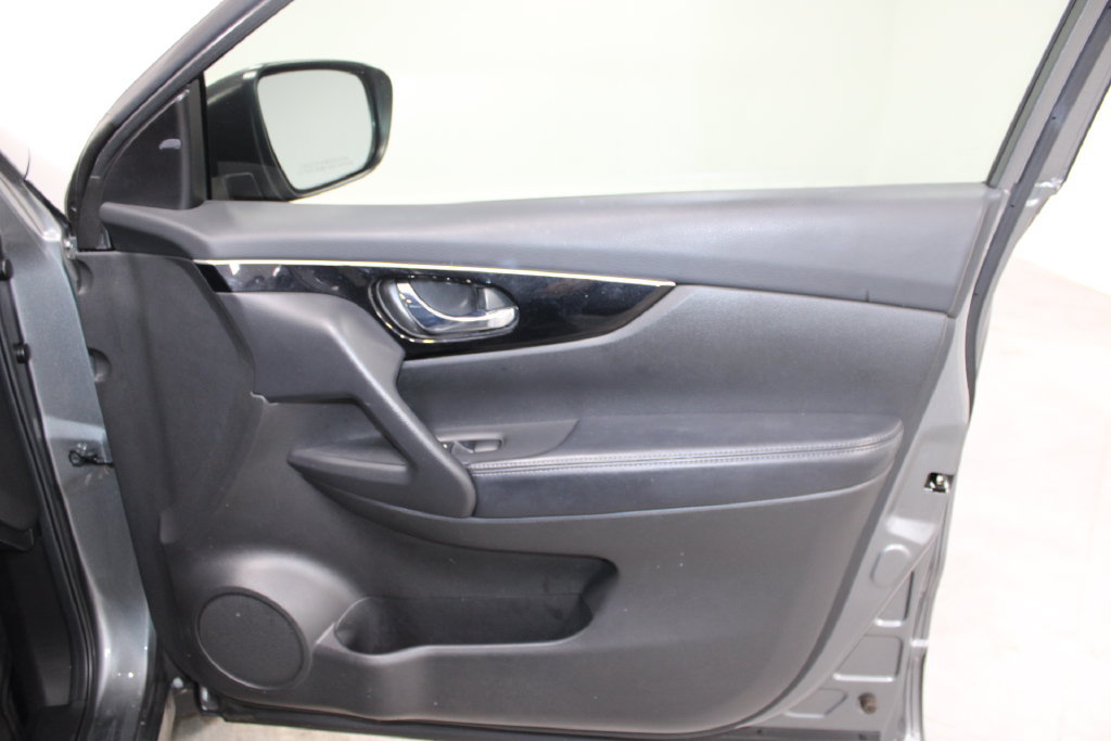 Used 2019 Nissan Rogue Sport SL w/ Premium Package FWD image 22