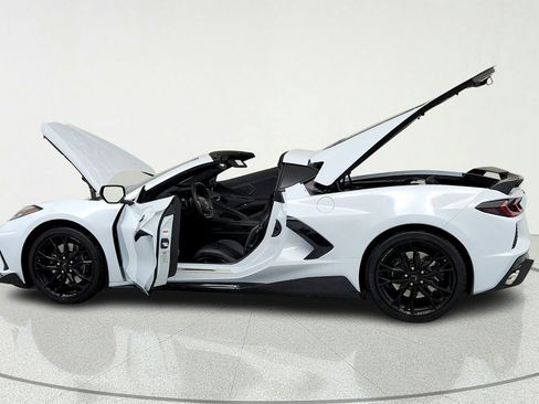 Used 2024 Chevrolet Corvette Stingray Preferred Cpe w/ Z51 Performance Package RWD image 10