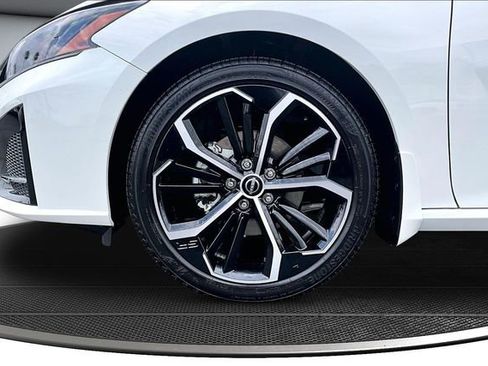 New 2026 Nissan Altima 2.5 SR FWD image 13