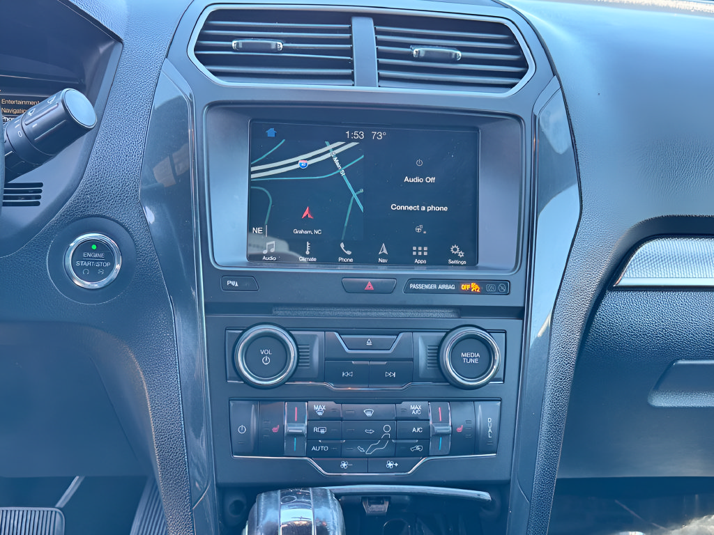 Used 2018 Ford Explorer XLT w/ Equipment Group 202A FWD image 17