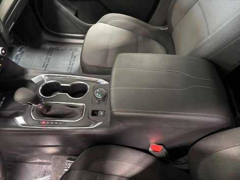 Used 2023 Chevrolet Traverse LT w/ Midnight/Sport Edition image 21