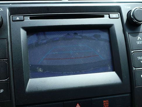 Used 2016 Toyota Camry LE FWD image 29