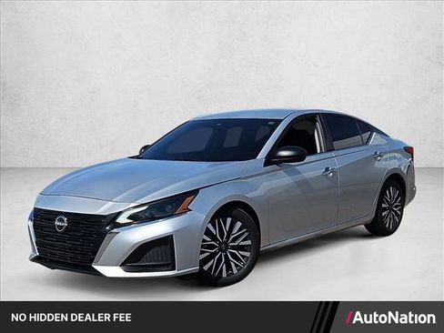 Used 2024 Nissan Altima 2.5 SV FWD image 1