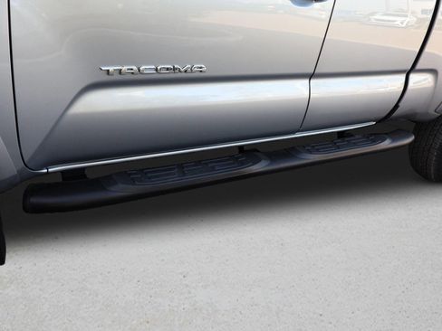 Used 2018 Toyota Tacoma SR5 image 10