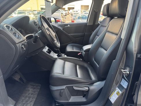 Used 2017 Volkswagen Tiguan S image 14