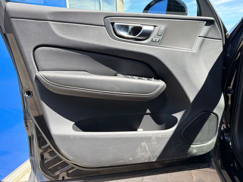 Used 2025 Volvo XC60 B5 Plus AWD/4WD image 18