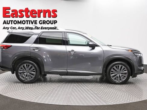 Used 2023 Nissan Pathfinder SL w/ SL Premium Package AWD/4WD image 4