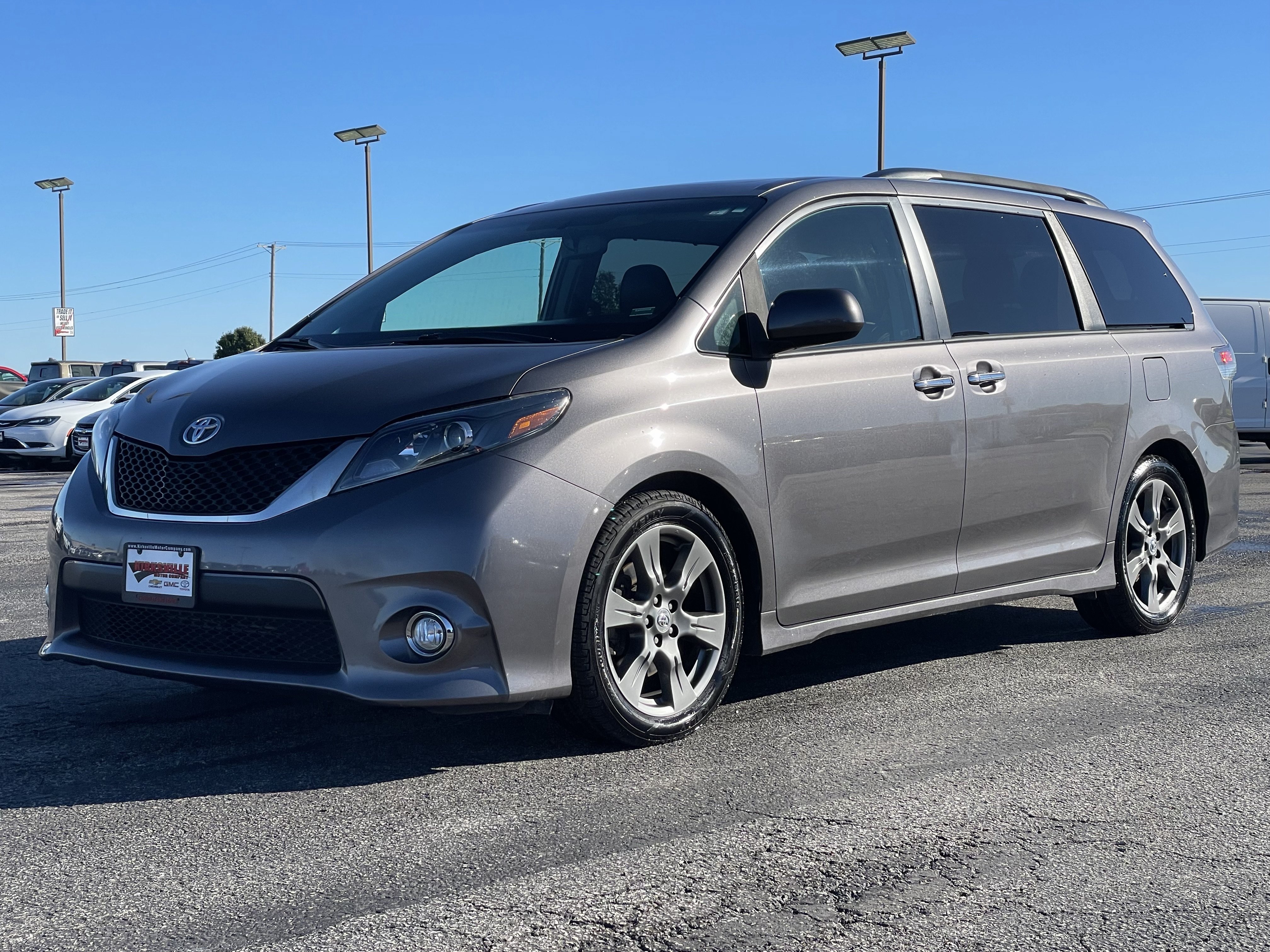 Used 2017 Toyota Sienna SE Premium FWD image 8