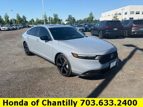 Used 2025 Honda Accord Sport image 1