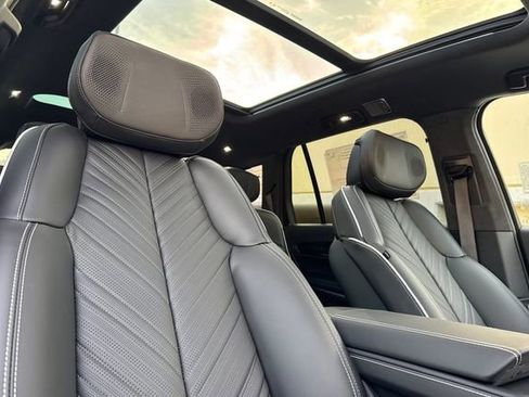 New 2026 Cadillac Vistiq Platinum image 17