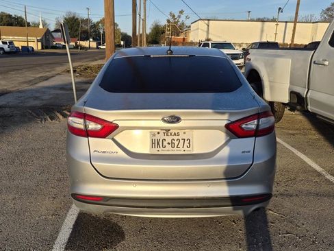 Used 2015 Ford Fusion SE image 4