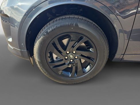 Used 2024 Land Rover Discovery Sport S image 9