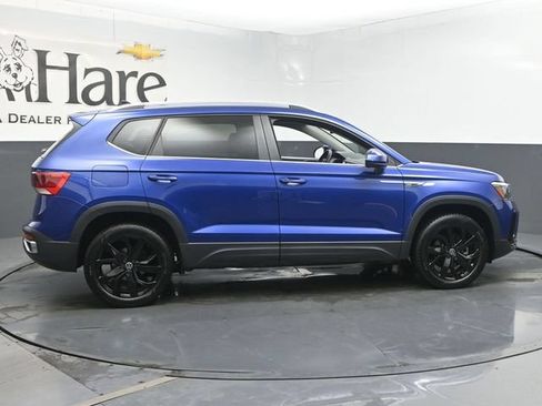 Used 2023 Volkswagen Taos SE w/ Panoramic Sunroof Package FWD image 38