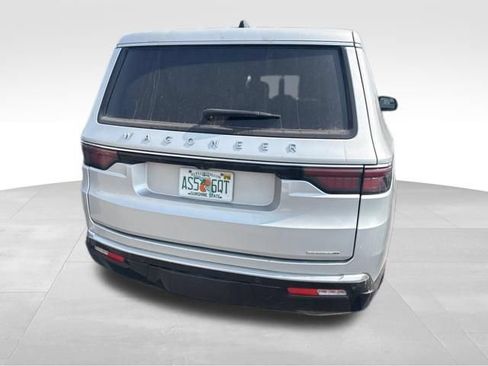 Used 2024 Jeep Wagoneer L Series II w/ Flexible Seating Group AWD/4WD image 22
