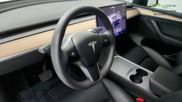 Used 2025 Tesla Model Y Long Range RWD image 45