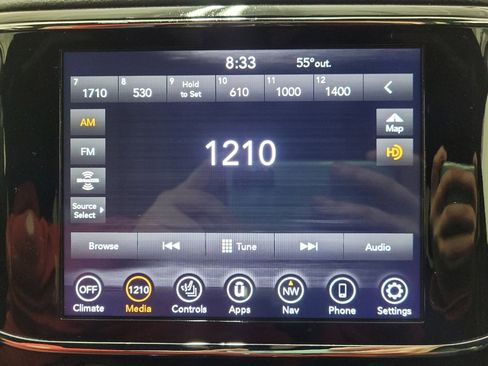 Used 2020 Jeep Grand Cherokee Altitude image 25