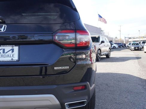 Used 2025 Honda Pilot Touring image 18