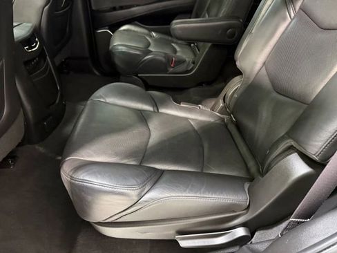 Used 2017 Cadillac Escalade Premium Luxury image 25