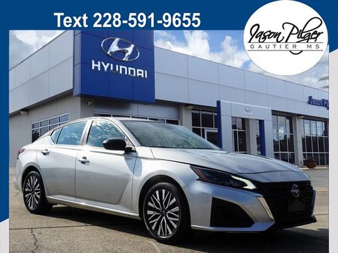 Used 2024 Nissan Altima 2.5 SV image 1