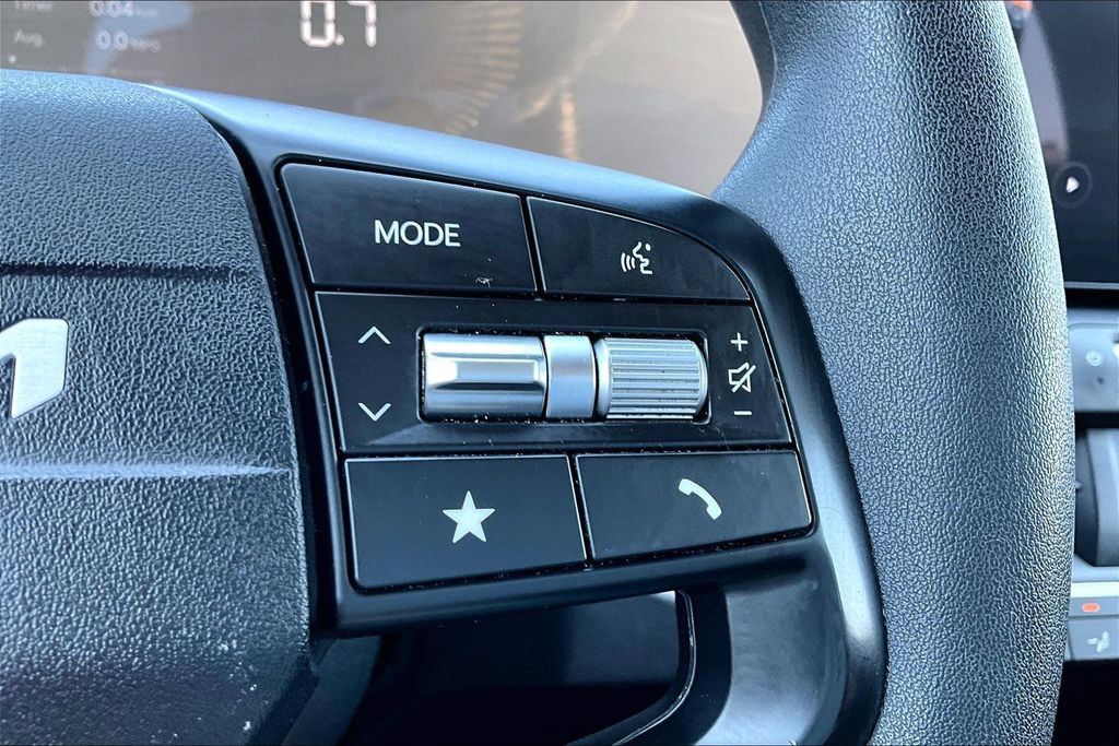 Used 2025 Kia K4 FWD image 17
