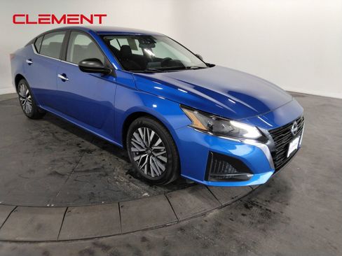 Used 2025 Nissan Altima 2.5 SV image 3