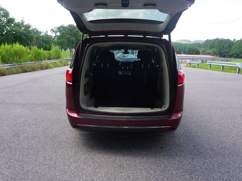 Used 2018 Chrysler Pacifica Touring Plus FWD image 16