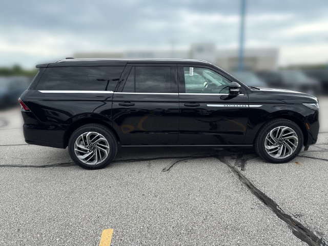 New 2027 Lincoln Navigator L Reserve AWD/4WD image 3
