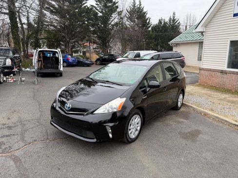Used 2012 Toyota Prius V Five image 2