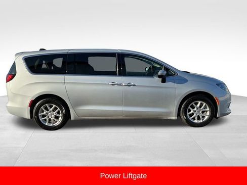 Used 2023 Chrysler Voyager LX image 8