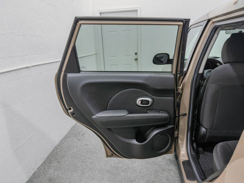 Used 2014 Kia Soul FWD image 13