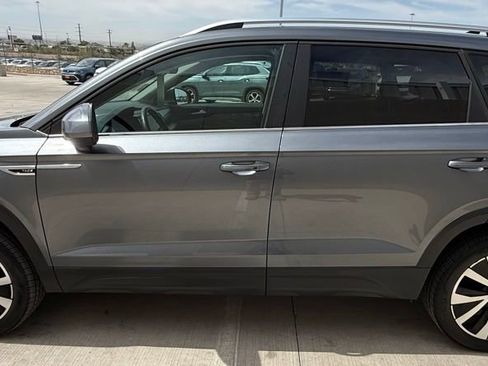 Certified 2024 Volkswagen Taos SE w/ MDO Package FWD image 14