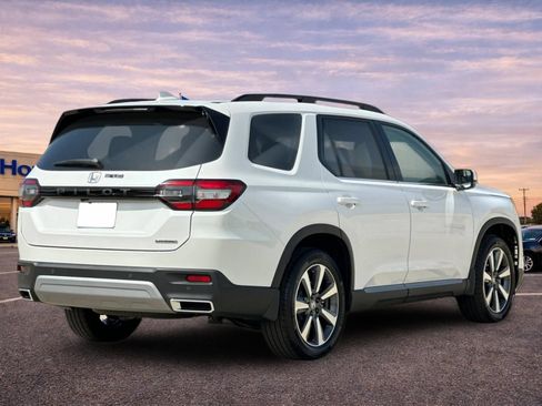Certified 2025 Honda Pilot Touring image 4